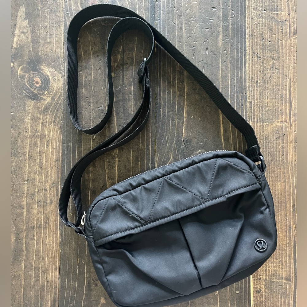 Lululemon City Adventurer crossbody